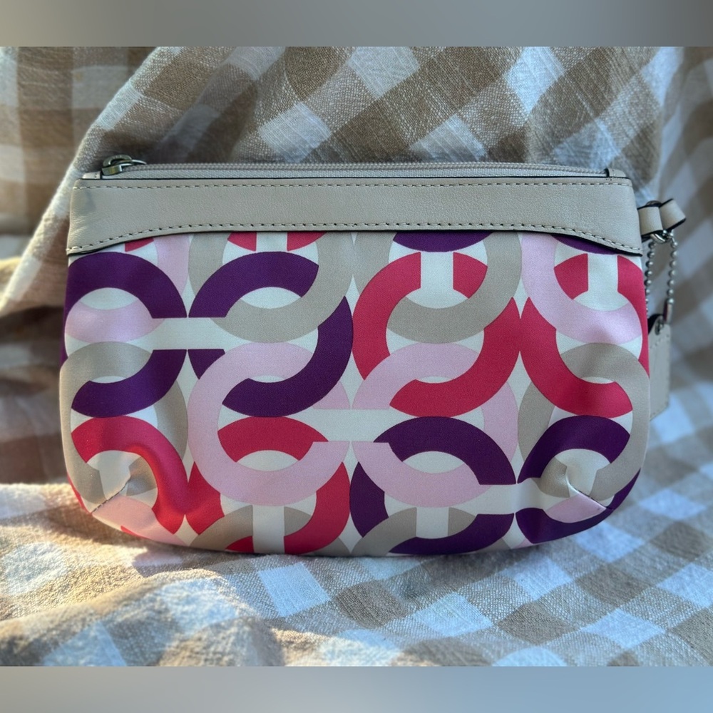Coach Op Art‎ Wristlet - Picture 2 of 3